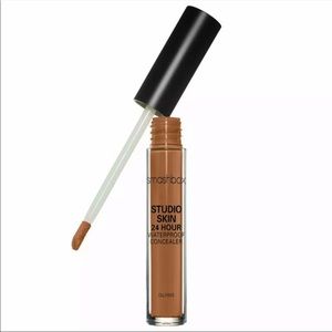 🆕 Deep Studio Skin Waterproof 24 hr Concealer Smashbox